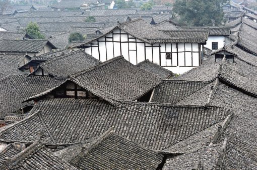 쓰촨에 가면 수천년된 고성에 들러볼 것을 권한다. 랑중 고성.