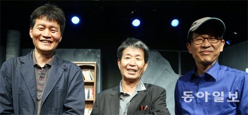 극단 76단 창단 40주년을 맞아 기념 공연을 연달아 올리는 연출가 김낙형, 기국서, 박근형(왼쪽부터). 김경제 기자 kjk5873@donga.com