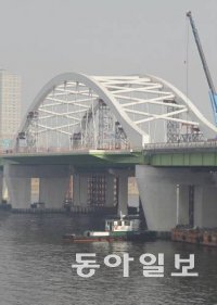 동아일보DB
