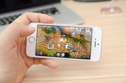 아이폰 SE에서 베인 글로리 실행(출처=IT동아)