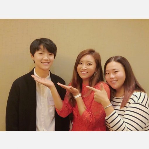 전야제에서 만나 기념 촬영하는 박성현과 이보미, 안선주(왼쪽부터). 사진제공｜이보미