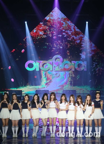 걸그룹 아이오아이(I.O.I)가 5일 오전 서울 장충체육관에서 열린 첫번째 미니 앨범 ‘Chryslis’ 발표 쇼케이스에서 포토타임을 하고 있다. 동아닷컴 국경원 기자 onecut@donga.com