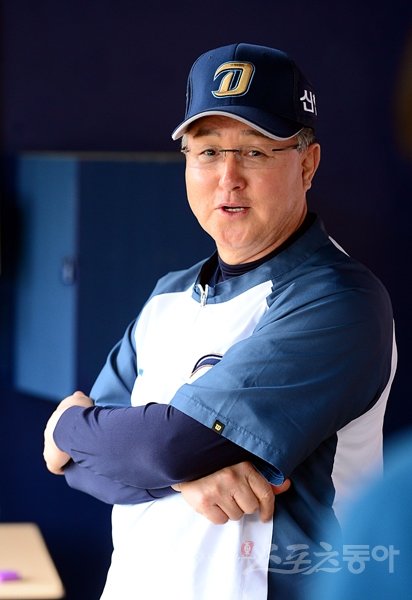 공룡이 드디어 잠에서 깨어났다. 강력한 우승후보 NC가 시즌 초반 부진에서 벗어나 8연승을 질주했다. 김경문 감독은 올 시즌 성적과 팀의 장기적인 미래를 함께 바라보며 NC를 선두로 이끌고 있다. 스포츠동아DB