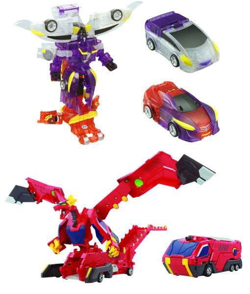 2015년부터 어린이 변신로봇 완구 시장에서 절대 강자로 군림하고 있는 손오공의 터닝 메카드 시리즈 중 최근 인기가 높은 그리핑그스와 온라인 검색순위 1위인 메가드래곤(아래). 사진제공｜손오공