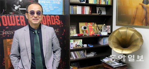 4일 오전 서울 마포구 미러볼뮤직 사무실에서 만난 가수 김창훈. 원대연 기자 yeon72@donga.com