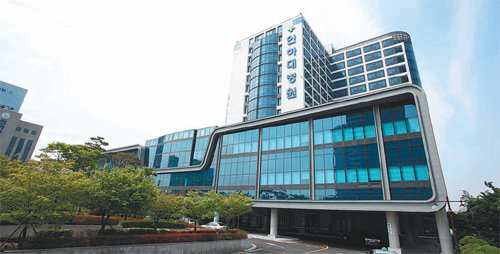 27일 개원 20주년을 맞는 인하대병원은 ‘지역사회와 나눔 문화’라는 경영가치 아래 인천시민을 위한 다양한 보건의료서비스를 펼치고 있다. 인하대병원 제공