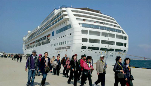 코스타 빅토리아호. 3월 11일 제주항에 입항한 모습이다. 해양수산부 제공