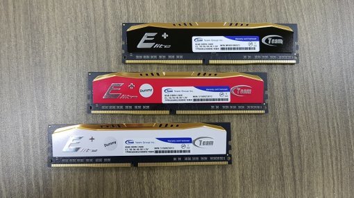 팀그룹 엘리트 플러스 PC4-19200는 3가지 색상으로 선택의 폭이 넓다.