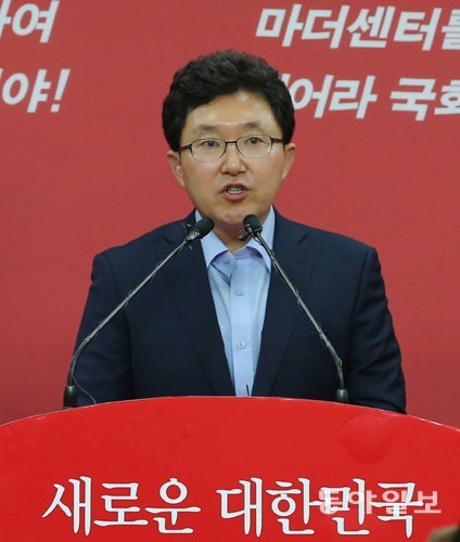 새누리당 혁신위원장에 임명된 김용태 의원이 15일 오후 여의도 당사에서 포부를 밝히고 있다. 원대연 기자 yeon72@donga.com
