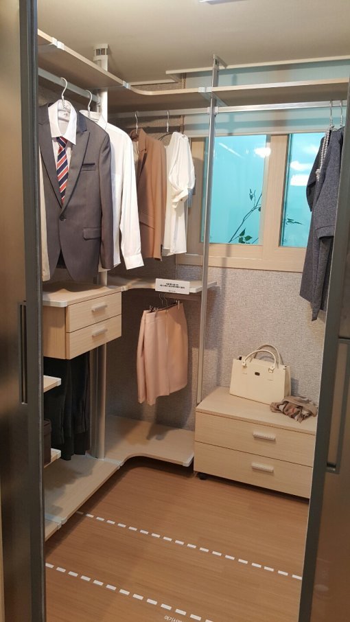 안방 드레스룸 슬라이딩 도어
