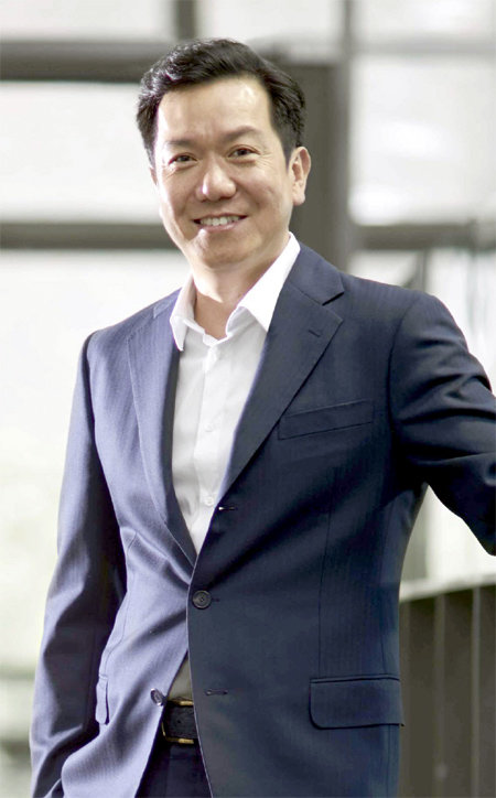 벤틀리에서 근무한 한국인 디자이너 이상엽 씨. 그는 다음 달부터 현대디자인센터 상무로 근무하며 현대차와 제네시스 디자인을 맡는다. 현대자동차 제공