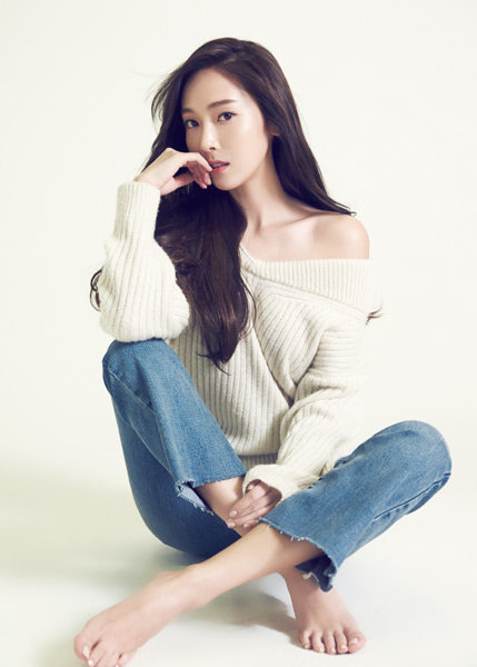 소녀시대 출신 제시카가 팀과 결별한 뒤 2년여 만에 솔로 앨범 ‘위드 러브 제이’를 내놓는다. 그 2년의 이야기를 음악을통해 들려준다. 사진제공｜코델리엔터테인먼트