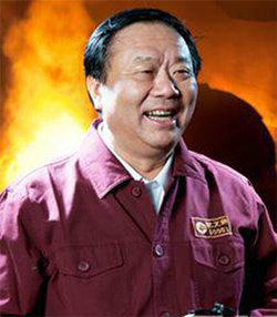 장쑤사강이 작은 지방기업에서 세계 500대 기업으로 성장한 데에는 중학교를 졸업하고 기술직으로 들어가 최고경영자에 오른 ‘철강맨’ 선원룽 회장이 있었기에 가능했다. 사진 출처 바이두