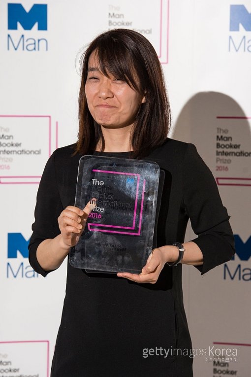 한국인 최초 맨부커상을 수상한 소설가 한강. ⓒGettyimage/이매진스