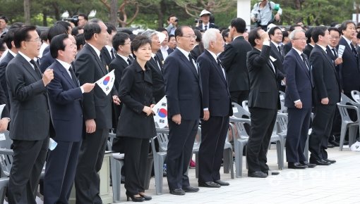 제33주년 5·18 민주화운동 기념식에 참석한 박근혜 대통령. 동아일보DB.