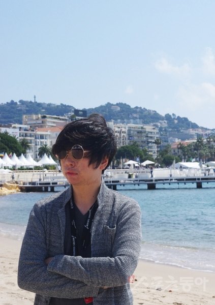 제69회 칸 국제영화제 감독주간에 초청된 ‘히치하이커’의 윤재호 감독은 “완전한 한국영화로 오게 돼 마음이 새롭다”고 말했다. 칸(프랑스)｜이해리 기자 gofl1024@donga.com