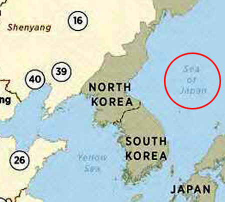 미국 국방부가 올해 미 의회에 제출한 보고서에 동해가 일본해를 의미하는 ‘Sea of Japan’(동그라미실선 안)으로 단독 표기돼 있다. 사진 출처 미국 국방부 중국 군사력 연례 보고서