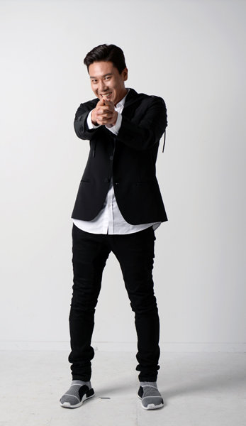 가수 이상민이 종합편성 채널과 지상파 방송을 넘나들며 활약하고 있다. 최근 채널A 프로그램 ‘풍문으로 들었쇼’ 진행을 맡은 그는 “많이 조심스럽지만 특별한 경험을 하고 있다”고 말했다. 사진제공｜채널A