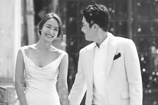 가수 겸 연기자 박정아-프로골퍼 전상우(오른쪽) 부부. 사진제공｜아이웨딩