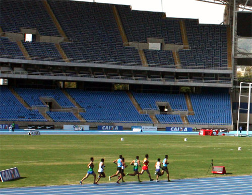 16일 리우데자네이루 올림픽스타디움에서 열린 육상테스트 이벤트 경기에서 역주하고 있는 선수들.