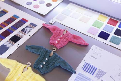 베네통 본사 내 박물관에 전시돼 있는 니트류와 천 샘플 도안들. 베네통은 니트류가 자신들의 원류라 설명한다.