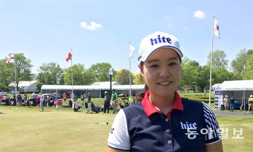 전인지가 26일 미국여자프로골프(LPGA)투어 볼빅 챔피언십이 열리는 미국 앤아버 트래비스 포인트CC에서 미소를 짓고 있다. 올 시즌 5개 대회에서 10위 안에 드는 성적을 거둔 전인지는 신인상 부문에서 512점으로 선두
를 달리고 있다. 앤아버=김종석 기자 kjs0123@donga.com