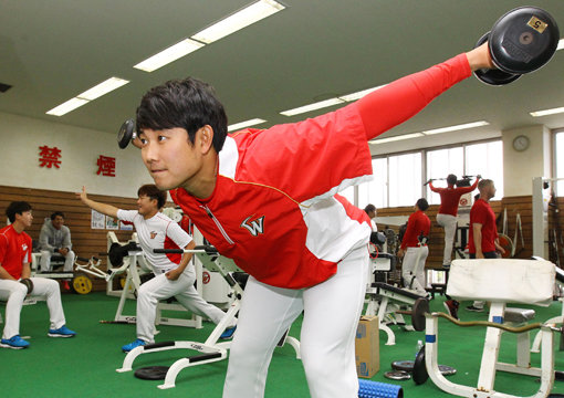 SK가 홈런부대로 변신한 숨은 비결은 바로 ‘웨이트트레이닝’이다. SK 김용희 감독은 2014년 말 부임 이후 꾸준히 선수들에게 근력 강화를 강조했다. 사진제공｜SK 와이번스