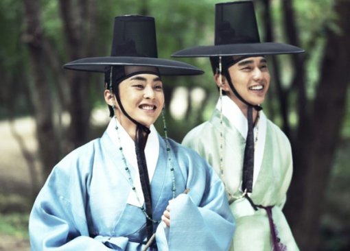 ‘봉이 김선달’ 에 출연한 시우민은 유승호 보다 나이가 많지만 어린 역을 맡았다.