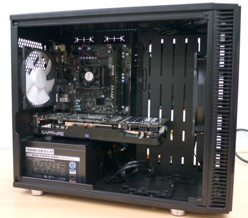 조립 중의 PC 내부 (출처=IT동아)