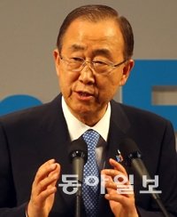 더민주 박완주 원내수석부대표는 반기문 유엔 사무총장(사진)과 무소속 이해찬 의원의 뉴욕 회동이 불발 된 것에 대해 “대표 지도자들 밀당은 즐거운 일이 아니다”고 양측을 싸잡아 비난했다.