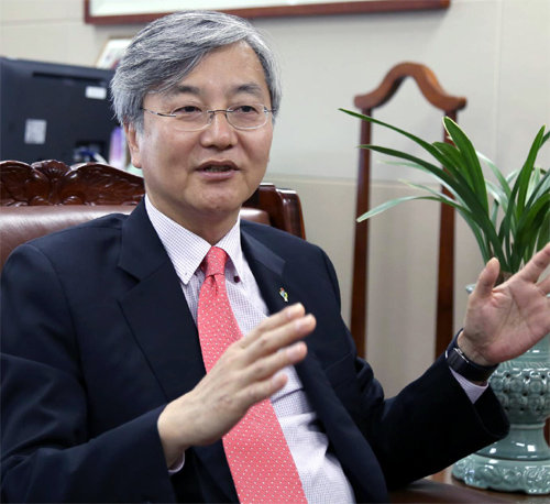 최동규 특허청장은 “외국 기업들의 국내 투자를 확대하고 아이디어로 승부하는 국내 중소기업을 보호하기 위해 현행 특허무효 심판제의 문제점을 개선하는 것이 시급하다”고 강조했다. 특허청 제공