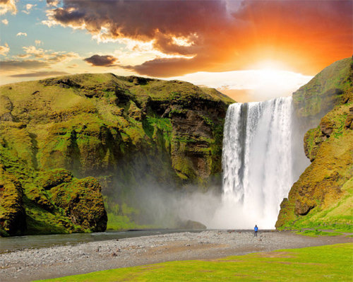 백야와 폭포로 유명한 아이슬란드. 참좋은여행 제공