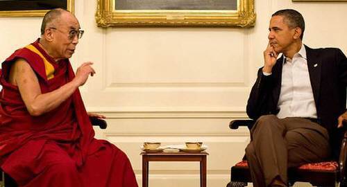 2011년 7월 미국 백악관에서 달라이 라마(왼쪽)가 버락 오바마 미국 대통령과 만나고 있다. 백악관 제공