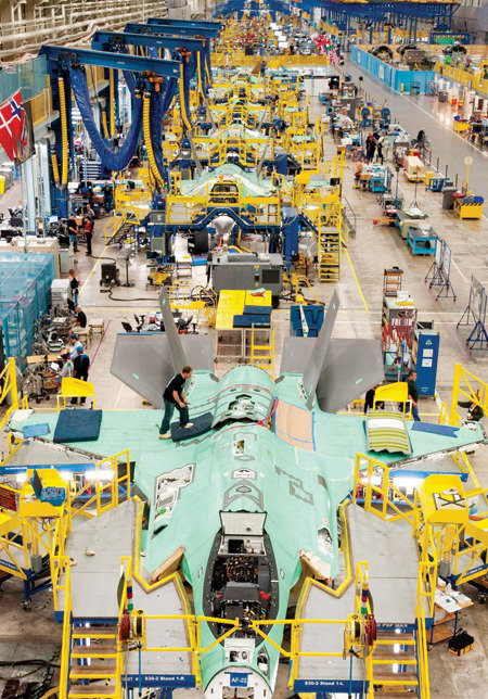 미국 남부 텍사스 주 포트워스에 있는 록히드마틴의 F-35 생산공장.  [사진 제공 · 록히드마틴]