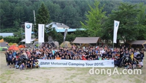 BMW코리아는 지난 18일부터 19일까지 충북 단양 의풍분교 온달 캠핑장에서 BMW 모토라드 고객 200명이 참석한 가운데 BMW 모토라드 캠핑투어를 열었다고 20일 밝혔다. BMW 제공