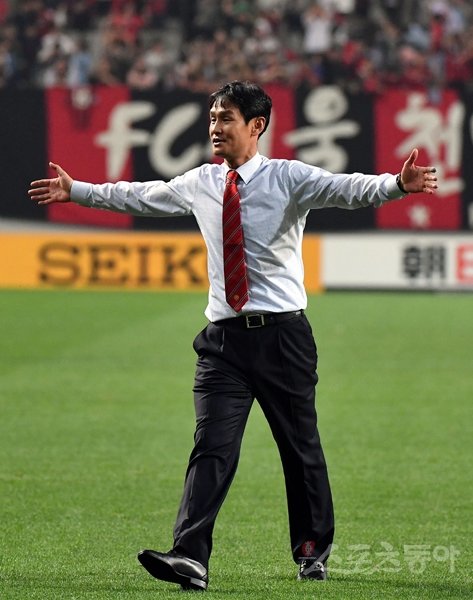 지난해 장쑤 쑤닝으로부터 러브콜을 받고도 FC서울에 남았던 최용수 감독이 1년 만에 수정 제안을 수락하고 팀을 떠난다. 최 감독의 합류로 중국 슈퍼리그에선 모두 5명의 한국 지도자가 활약하게 됐다. 스포츠동아DB