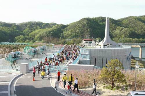 18일 ‘휘영청 달빛아래 걷다’는 슬로건 아래열린 안동댐 걷기대회.