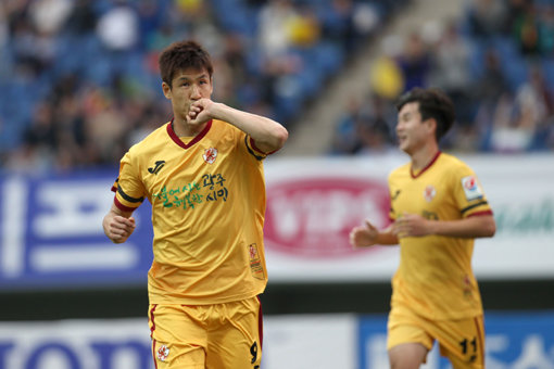 광주FC 정조국(왼쪽). 사진제공｜한국프로축구연맹