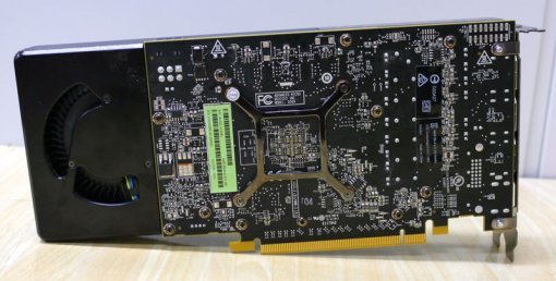 제품 뒷면에서 확인 가능한 기판 크기 (출처=IT동아)