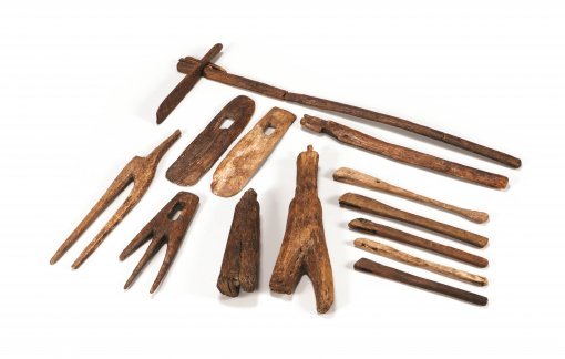 괭이, 따비 등 나무로 만든 각종 농사 도구들.