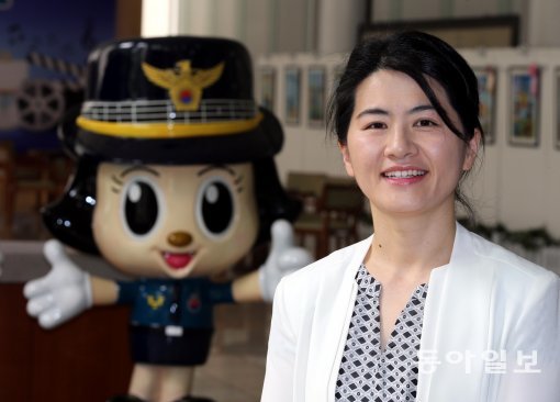 범죄예방서를 출간한 박보라 경사. 김경제기자 kjk5873@donga.com