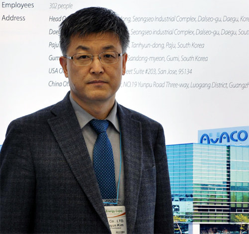 김광현 아바코 대표는 지난해 국제그린에너지엑스포 전시회에 참가해 박막 태양전지 기술을 선보였다. 아바코 제공