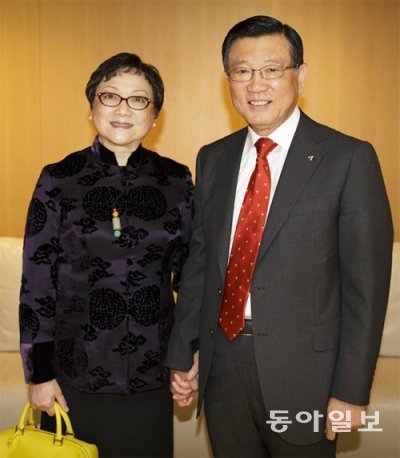 박삼구 회장과 덩룽. 사진 동아일보