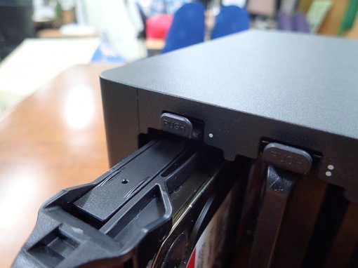 걸쇠는 물리적 잡금 장치가 없다(출처=IT동아)