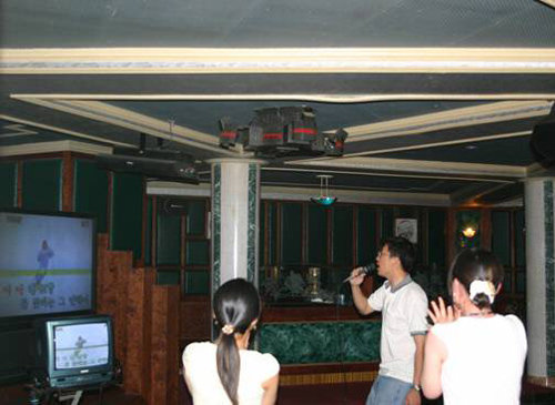 북한 나진선봉시의 한 노래방. 넓은 곳에서 음주를 즐길 수 있게 돼 있다. 출처: 중국 관광객 블로그