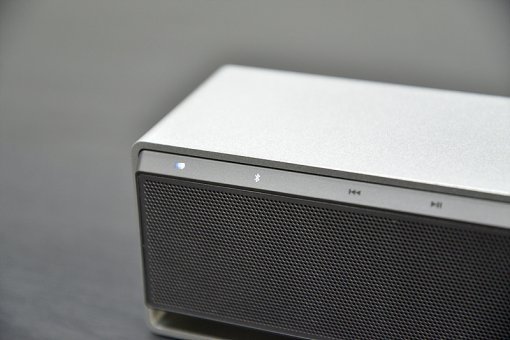 제품 상단의 터치 패널. 기능이 활성화되면 불이 들어온다.