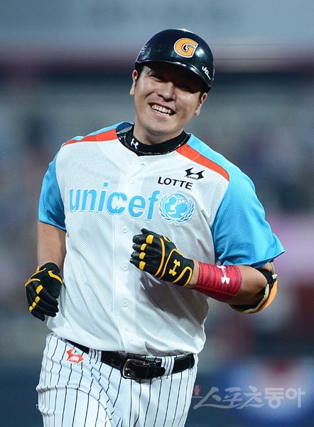 롯데 강민호는 10년 연속 올스타로 선정돼 다시 한 번 인기를 확인했다. 스포츠동아DB