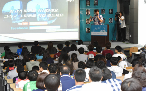 지난해 7월 25일 서울대에서 열린 ‘제1회 사이언스 바캉스’에는 약 400명이 참석해 성황을 이뤘다. 동아사이언스 제공