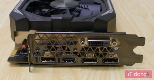 영상 출력 단자 (사진=IT동아)