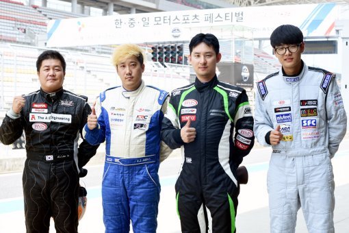 일본 슈퍼 FJ 시리즈에 4명의 한국 선수들이 도전장을 내밀었다.